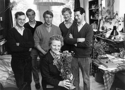 103071 Afbeelding van de viering van het 50-jarig jubileum van mevrouw A. Groenewoud-de Oude als hospita van het ...